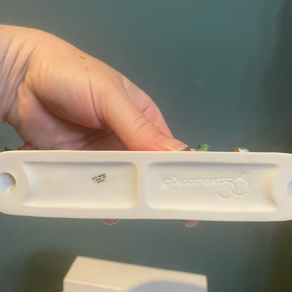 Dept 56 “Last Minute Delivery” Christmas Porcelain Heritage Village Collection - Picture 5 of 7